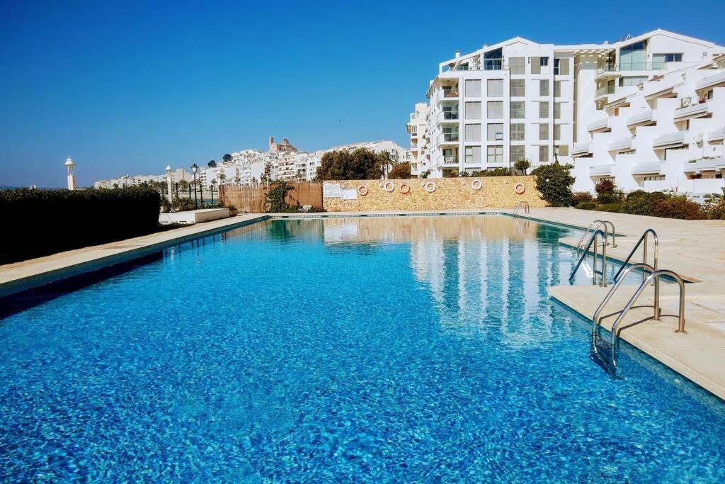 알테아 Beachfront Apt! Ac - Pool - Parking 아파트 외부 사진