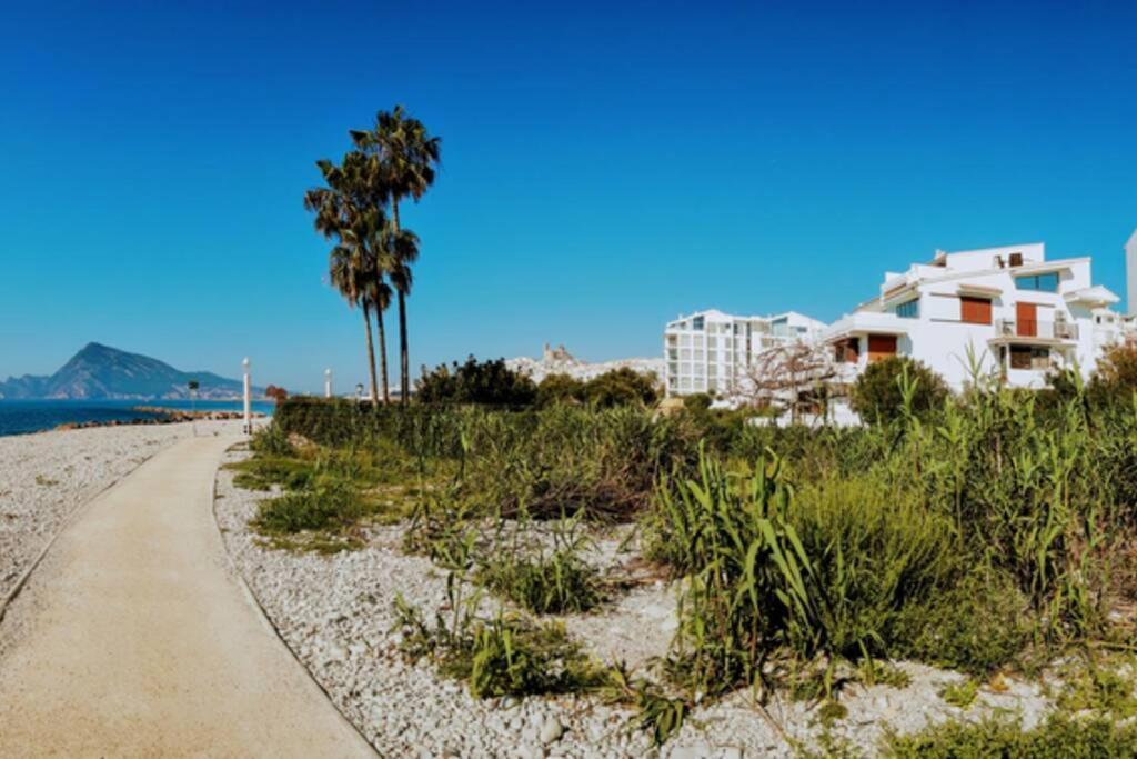 알테아 Beachfront Apt! Ac - Pool - Parking 아파트 외부 사진